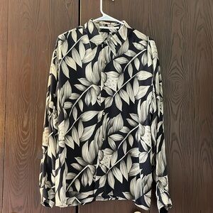 Crème de Silk 100% silk long sleeved navy blue blouse with cream and gray. L